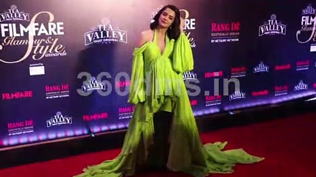 Deepika, Sonam and Vicky Kaushal At Red Carpet of Filmfare Glamour & Style Awards 2019