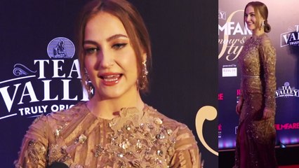 Elli Avram Talks about her upcoming project at Filmfare Glamour and Style Awards | FilmiBeat