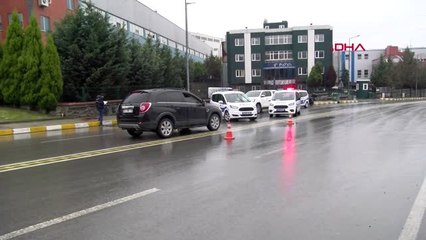 Banka Önünde Gasp Etmek İstedikleri Kişiyi Vurup Kaçtılar