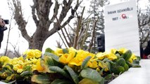 Çanakkale türküsünün yazarı Halk Ozanı İhsan Ozanoğlu, mezarı başında anıldı