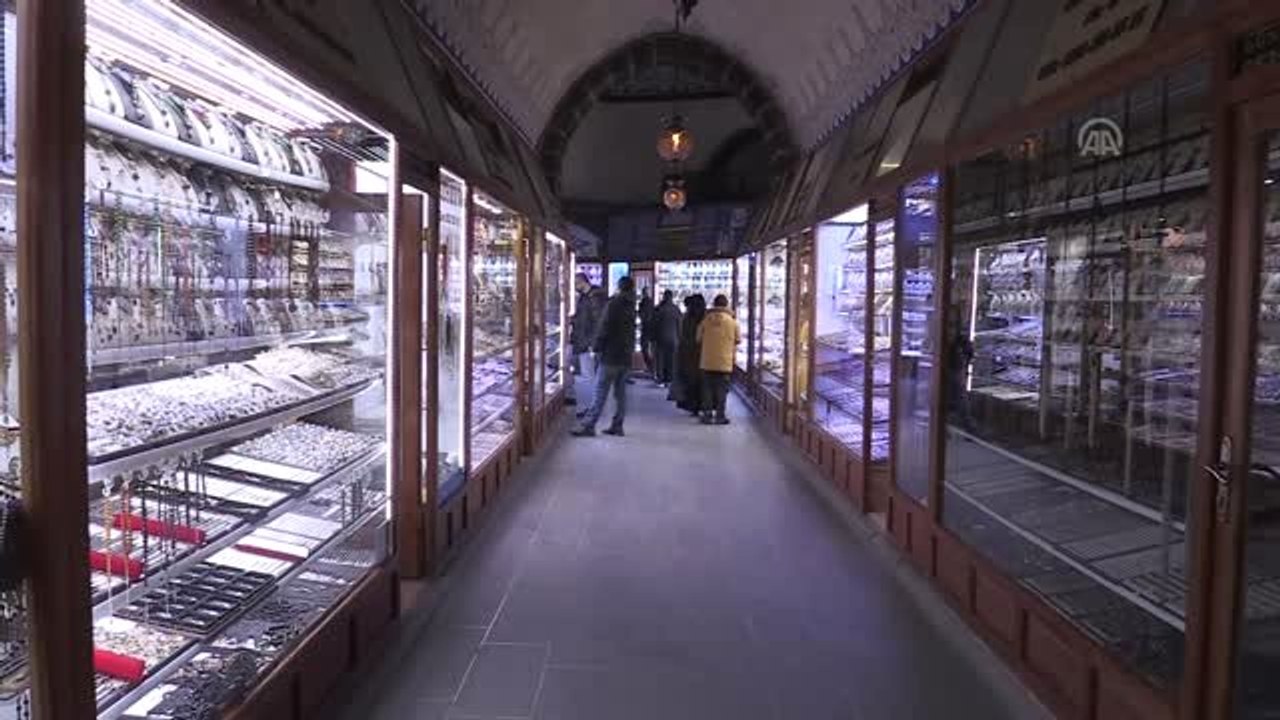 Oltu Taşı" Sevgililer İçin Şekillendirildi