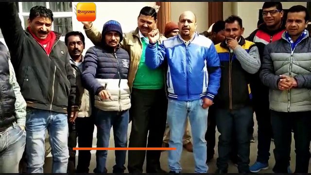 चम्पावत में अधिकारी कर्मचारी शिक्षक समन्वय समिति ने किया प्रदर्शन