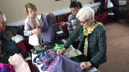 Bez torba dikerek öğrencilere burs veriyorlar