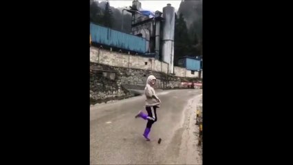 Voici pourquoi danser au bord d'une colline est une très mauvaise idée