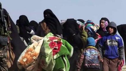 Centenas de pessoas fogem de último reduto do EI na Síria