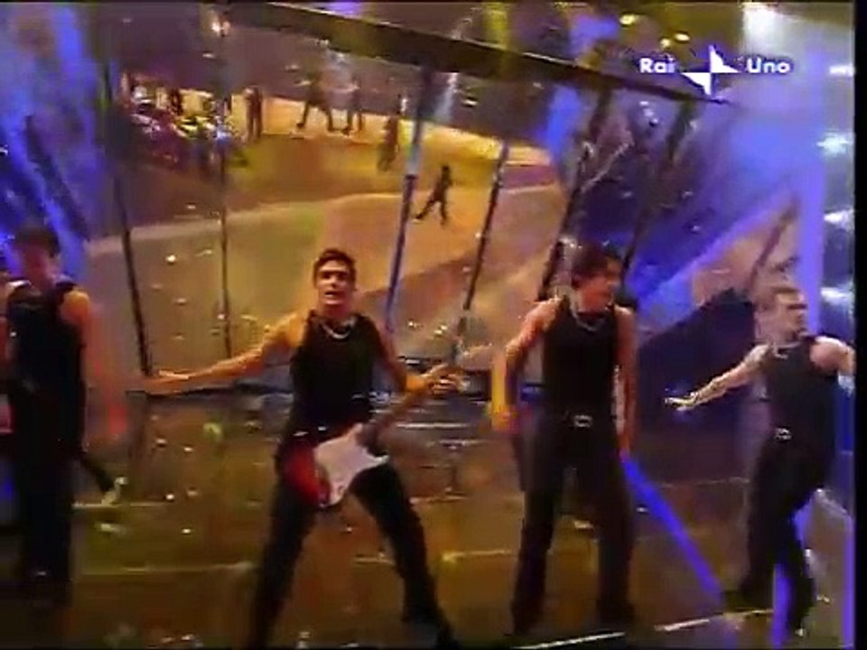 Raffaella Carra come Virginia Raffaele inneggia satana