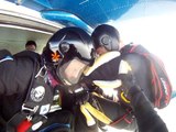 Deux minutes dans la peau d’un parachutiste en chute libre