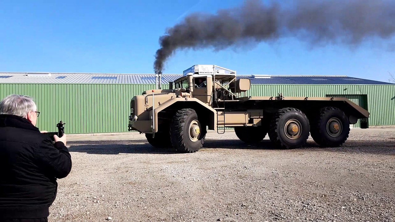Le retour du T100,  le Géant du désert, dans son hangar du Montellier (01)