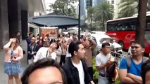 Homem escala um prédio de 180 metros!