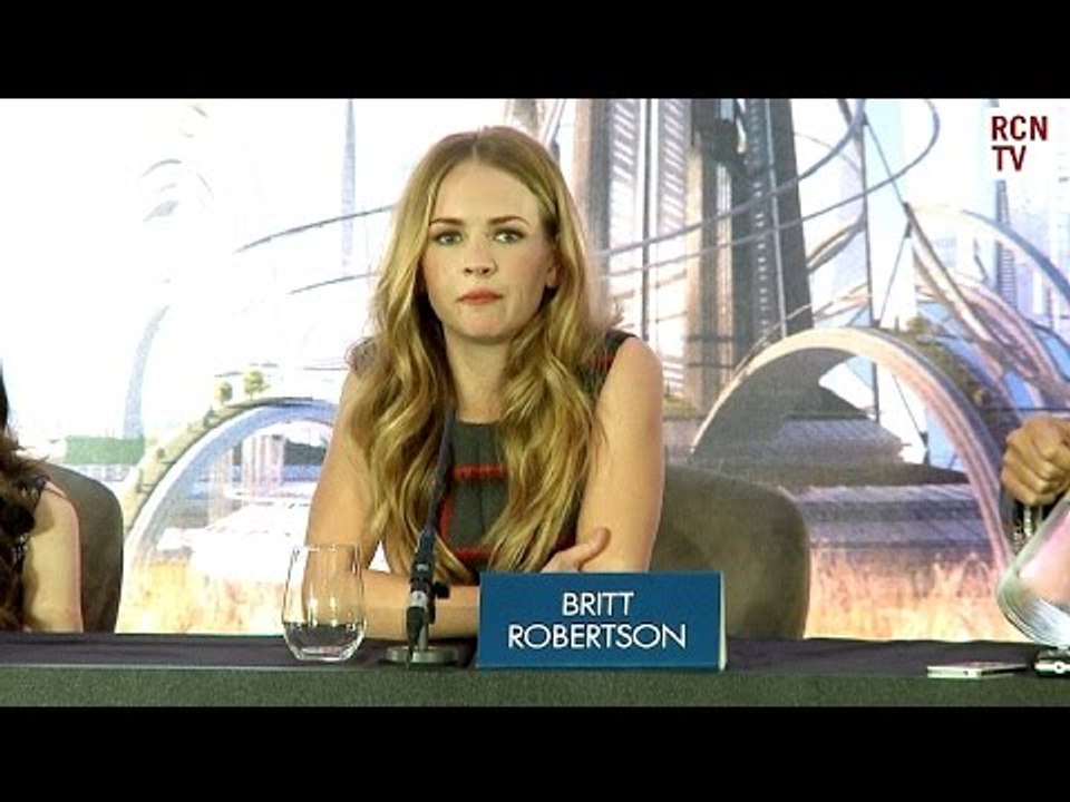 Britt Robertson & Raffey Cassidy Interview Tomorrowland Premiere