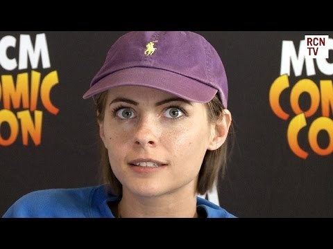 Arrow Willa Holland Interview - Thea Queen Evolution