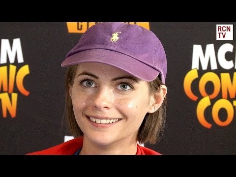 Arrow Willa Holland & Katrina Law Interview Comic Con 2016
