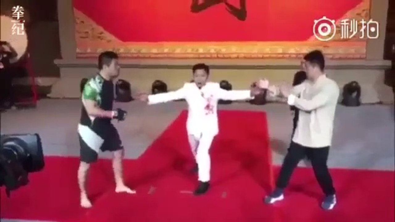 Combattant MMA contre maitre Wing Chu... Qui gagne