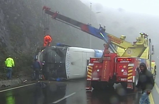 Seis heridos tras volcamiento de un bus interprovincial