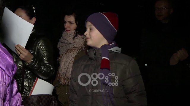 Jo punime në mes të vitit, prindër dhe fëmijë kundër ndërhyrjes në shkollën Gustav Mayer