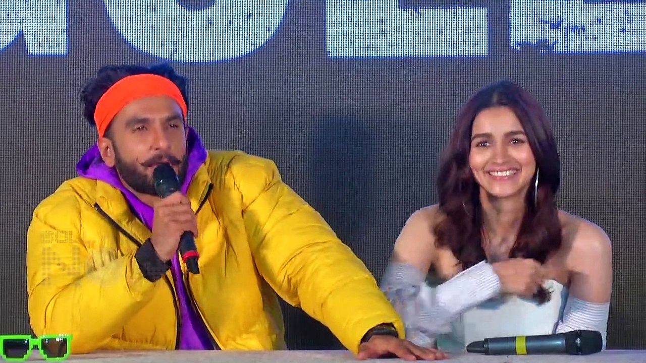 Ranveer Singh And Alia Bhatt KISS SCENE DELETED From Gully Boy?