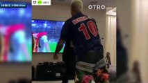 Neymar comme un fou devant les buts du PSG à Old Trafford