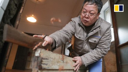 Chinese carpenter preserves old Shanghai