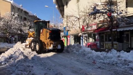 Karla mücadele çalışmalarında 2 bin kamyon kar taşındı