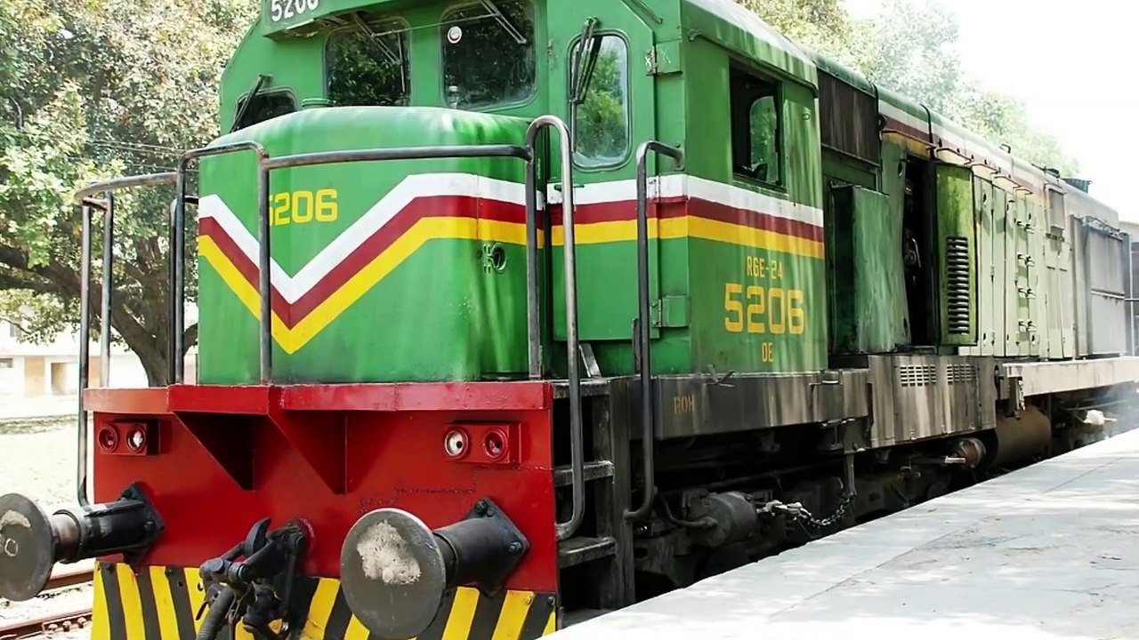 TRAIN TO PAKISTAN THAR EXPRESS runs in Desert INTE