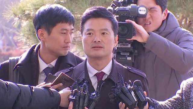 김태우, 고발인 신분 검찰 출석... 휴대전화 감찰 관건 / YTN