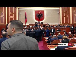 Report TV - Edi Paloka godet kryeministrin Rama me bojë