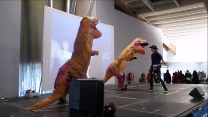 Un combat entre deux dinosaures sur la scène de Senyu, à Épinal