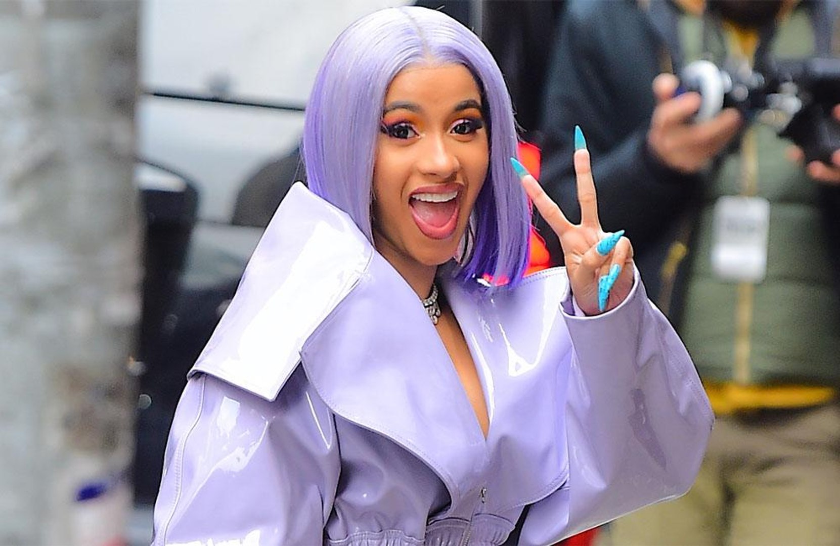 Cardi B retorna ao Instagram