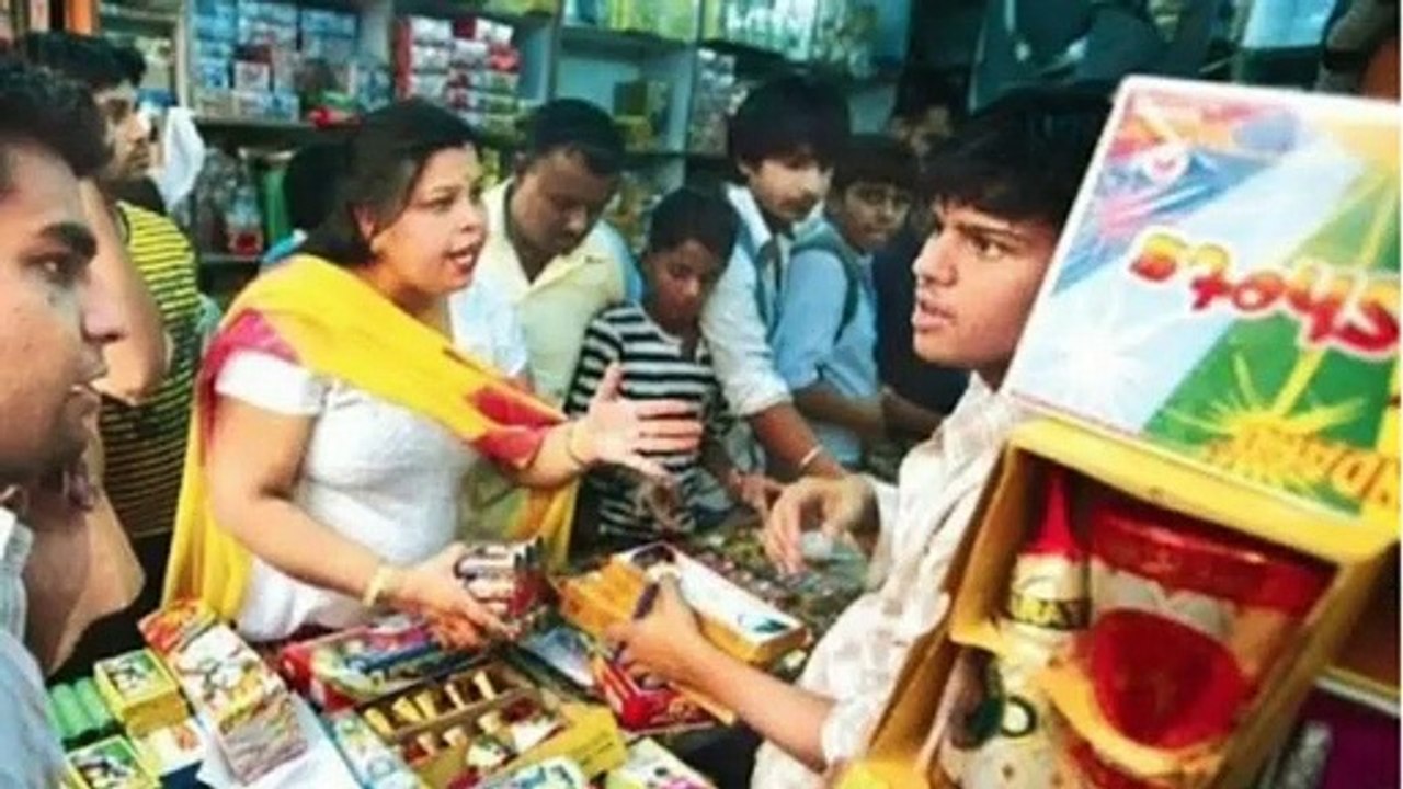 Firecrackers allowed- Is it livelihood or path to death _ पटाखा चलेगा- आजीविका य