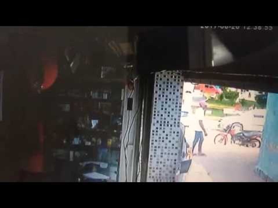 Bandidos assaltam loja de Vinícius SAT em Itambé PE (Parte 01)