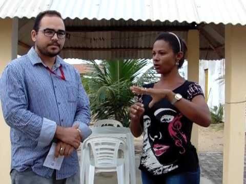 Mãe e filhos caminham todos os dias mais de uma hora até a escola, em Pedras de Fogo-PB