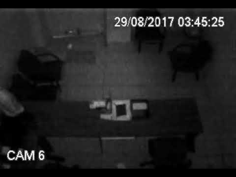 Câmeras flagram momento em que os assaltantes furtam a Casa Paroquial Final