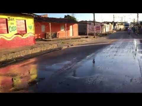 Cano estourado na rua da Palha em Pedras de Fogo