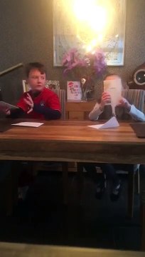 On va avoir un bébé : leur fils claque la porte et s'en va !