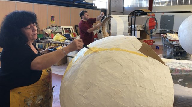 Le carnaval se prépare sous le hall du Champ de foire