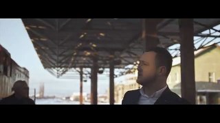 Albatrit Muqiqi - Nuk e meriton (Official Video)