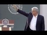 Lópéz Obrador entregó becas a universitarios en Tlatelolco; él terminó estudios gracias a beca