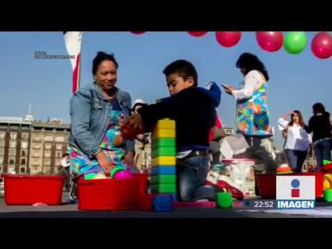 Trabajadoras convirtieron el zócalo de la CDMX en una gran estancia infantil | Noticias con Ciro