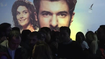 Bir Aşk İki Hayat" Oyuncuları Hayranlarıyla Buluştu - İstanbul