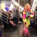 Un grand malade fait flipper tout le monde dans le métro new-yorkais