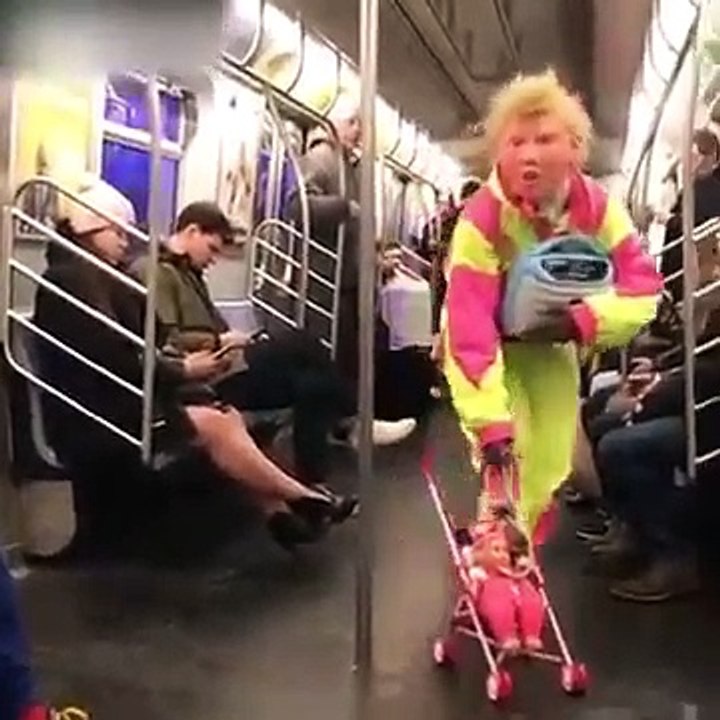 Un grand malade fait flipper tout le monde dans le métro new-yorkais