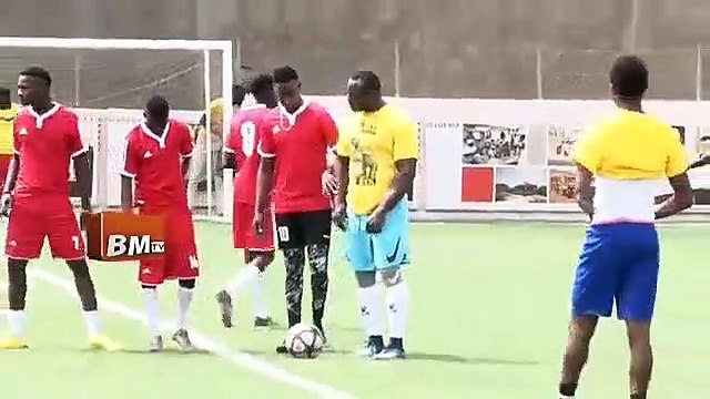 Quand Modou Lo s'essaie au foot
