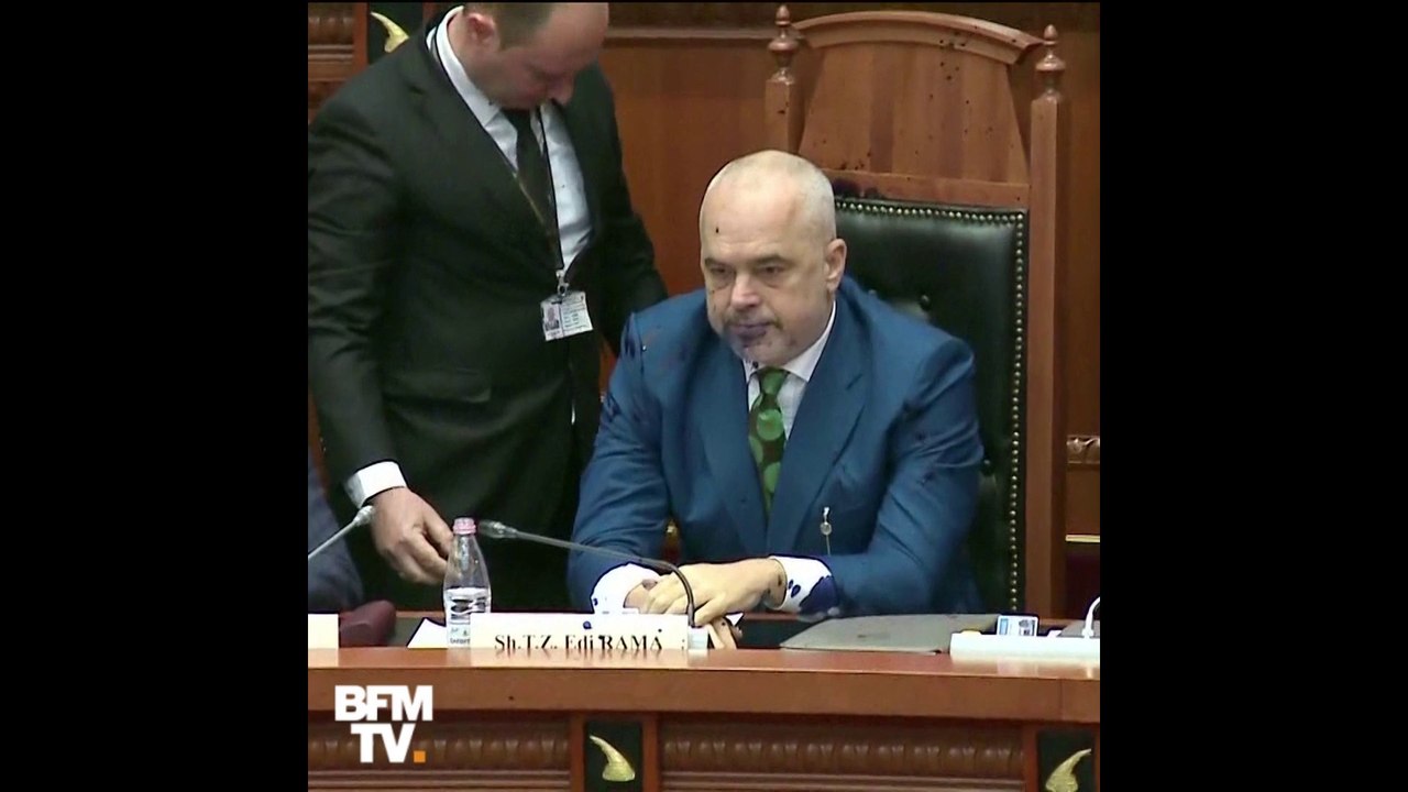 Le Premier ministre albanais aspergé d'encre au Parlement