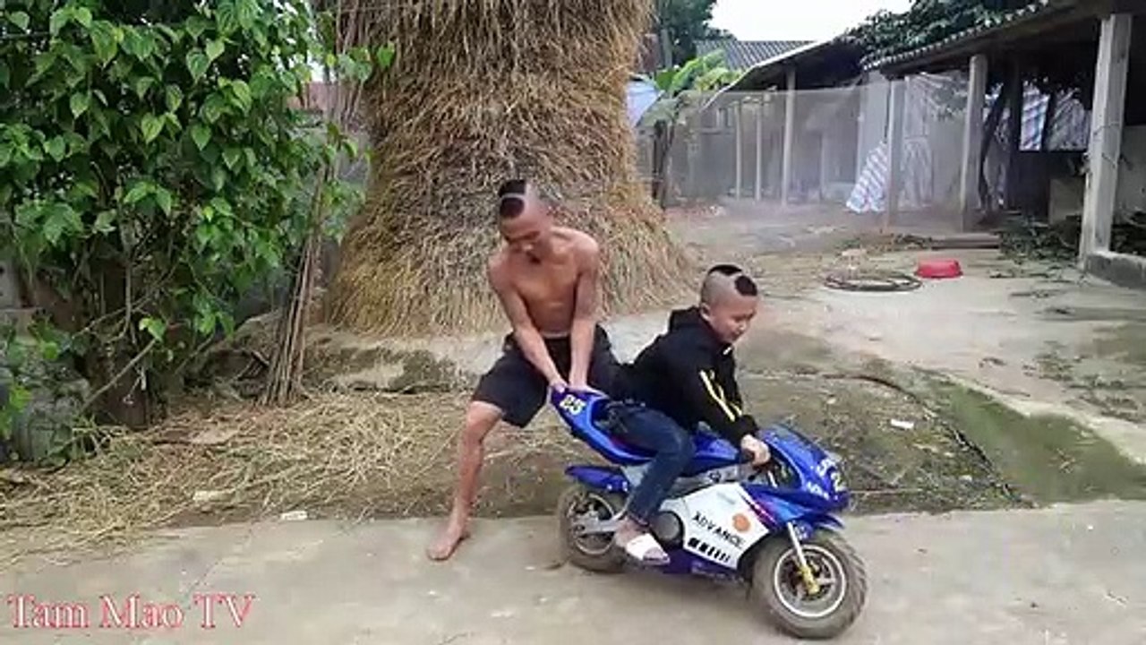 Mao Đệ Đệ Lần Đầu Thử Đi Ô Tô Mui Trần Và Trò Nghịch Bóng Nước Cười SML