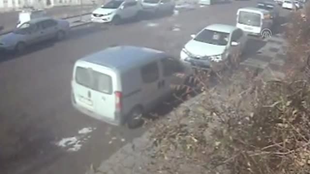 Hırsızlık Zanlılarını Güvenlik Kamerası Kayıtları Ele Verdi