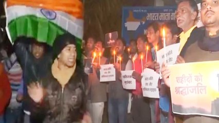 Télécharger la video: Pulwama IED हमले में CRPF जवानों की शहादत का देश मांग रहा बदला, WATCH VIDEO | वनइंडिया हिंदी