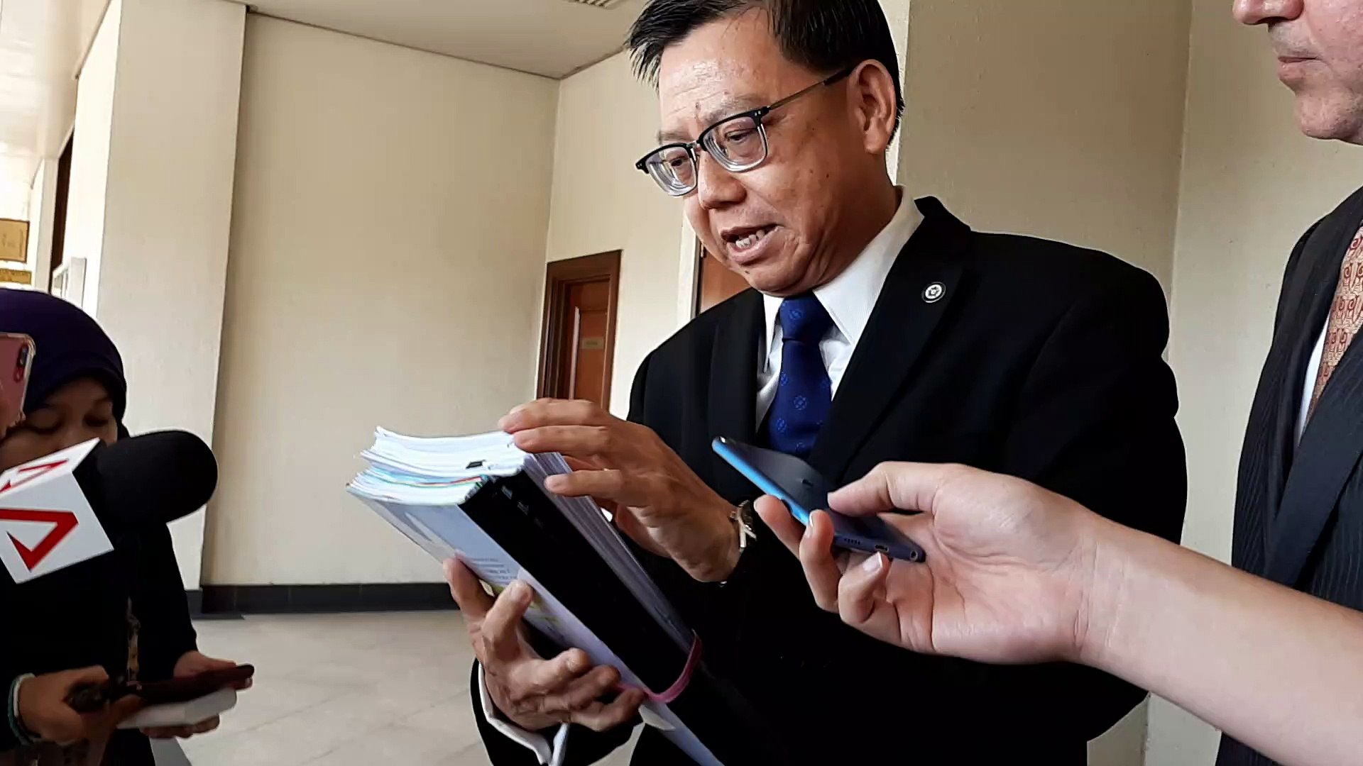 Ex Goldman Banker Roger Ng Gives Up Fight Against Extradition To Us Video Dailymotion