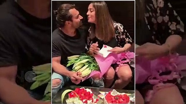 Bipasha Basu And Karan Singh Grover Kiss PUBLICLY On Valentines Day