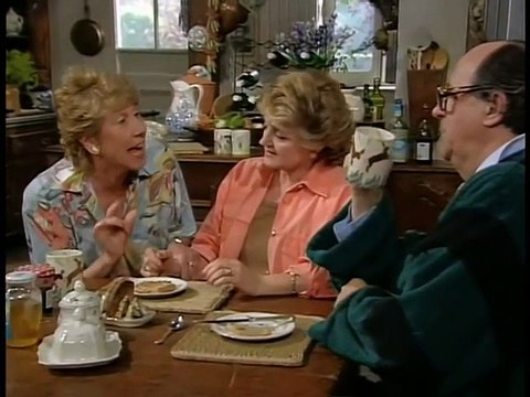 French Fields 3x03 Make for the Hills