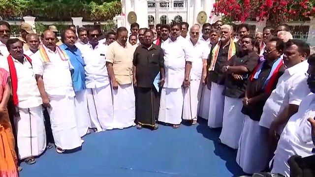 காஷ்மீரில் வீர மரணம் அடைந்த 44 பேருக்கு புதுவை போராட்டக்களத்தில் நாராயணசாமி மெளன அஞ்சலி -வீடியோ